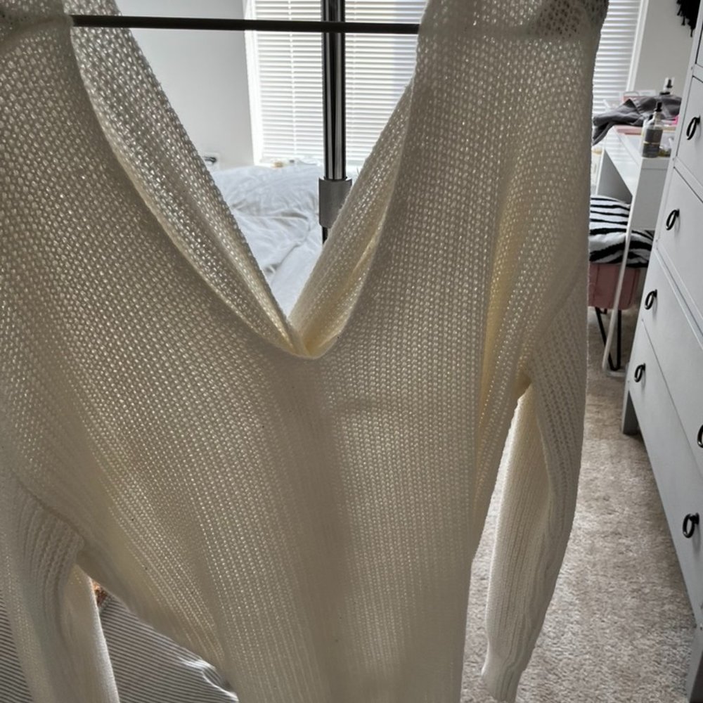 Backless knot sweater